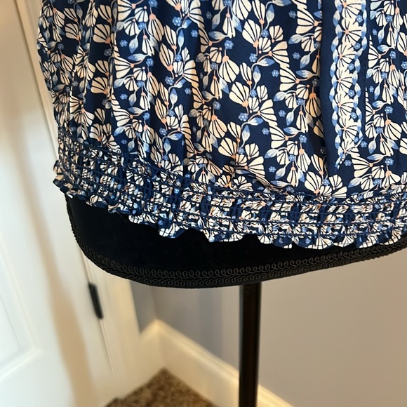 Light and airy ruffle sleeve short sleeve blouse. Deep b neck with self tie - Picture 6 of 7